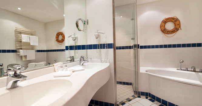 Wyndham Hotel HanseDom Stralsund Badezimmer